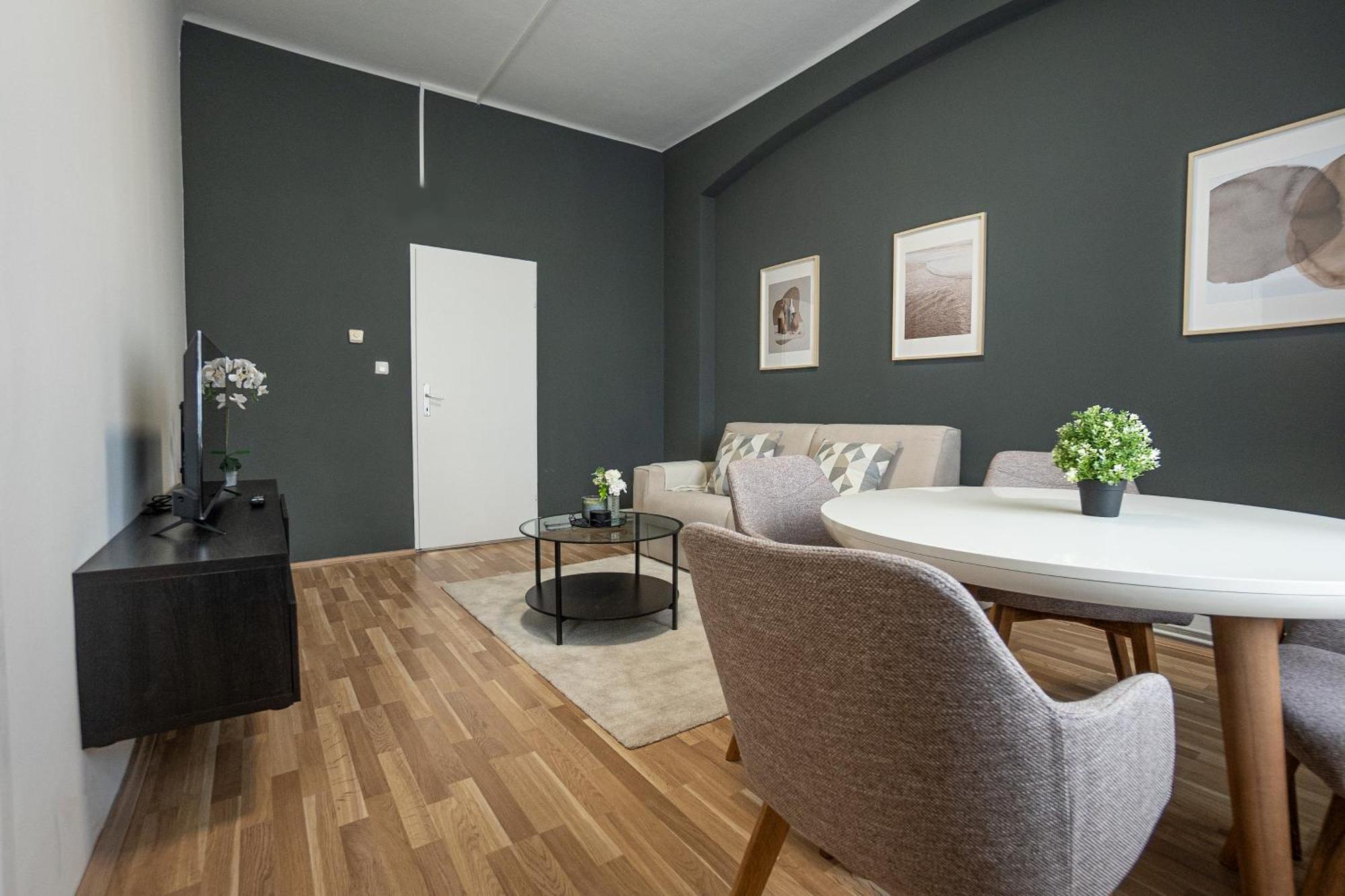 Apartment Cozy 1-br With A King Bed In A Calm Area Wien